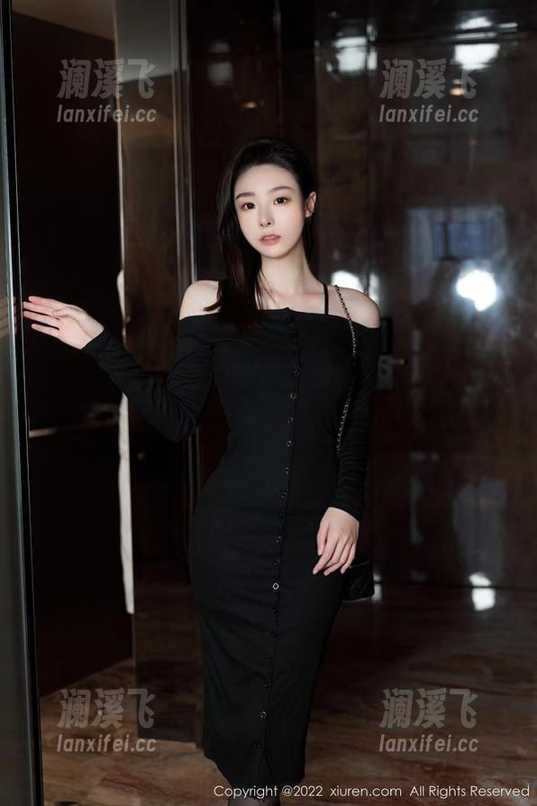 秀人网-白浅浅 秀人网 - 图库更新:白浅浅的校园写真,认真学习与闲散自在完美结合。