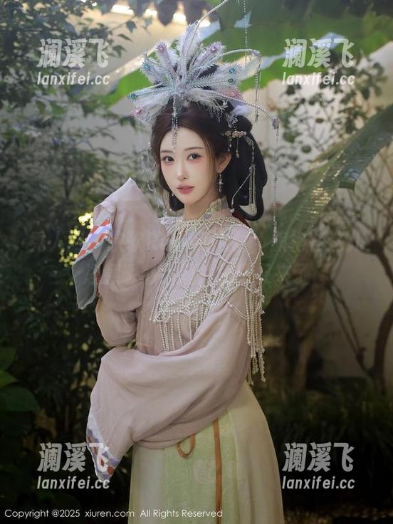 秀人网-软软Roro 秀人网 - 软软Roro新入驻,旗袍在这儿恣意诱惑,图片资源又来了