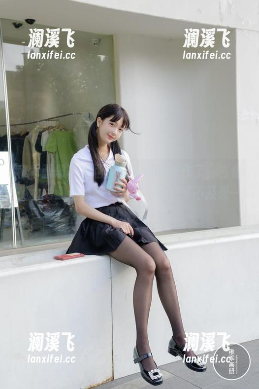 稚乖画册-赤西夜夜 稚乖画册 - 赤西夜夜又带来新作了,吉他少女的静谧里藏着什么,我们等不及想一探究竟。