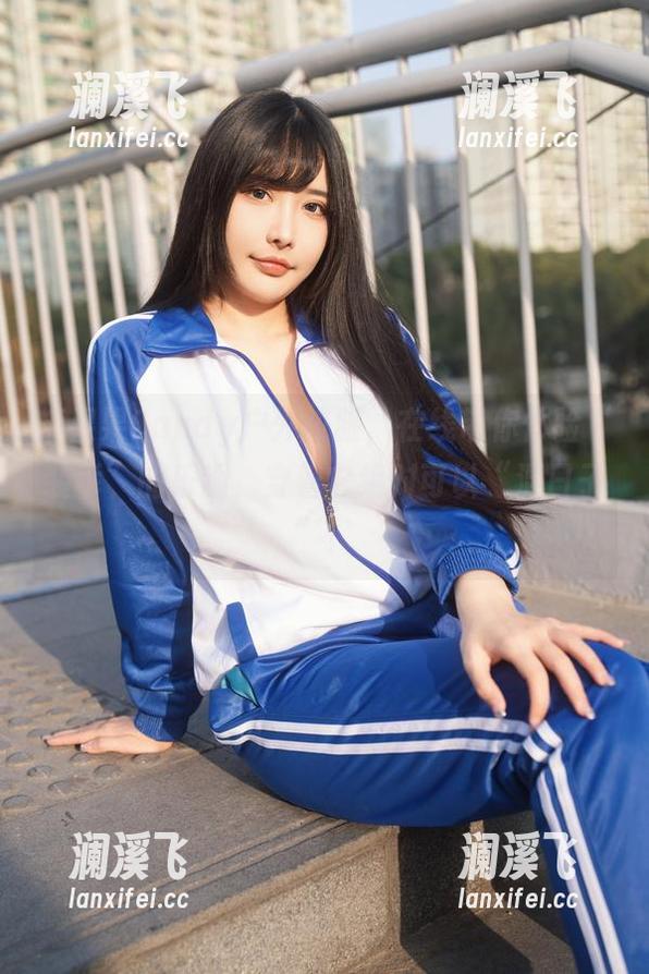 糖果果Candy 糖果果Candy户外校服,在线带你体验“装乖”的乐趣,穿着它绝对可以“混日子”!
