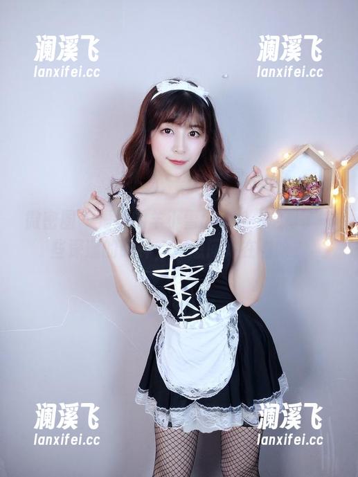羊小雪juvia 微密圈 - 海边的羊小雪juvia,定制了一些深邃的眼神,真想问她在看啥?