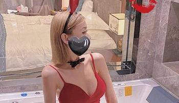 微密圈 – 脸红Dearie泳装，下载之前先稍微欣赏一下，好像没错！