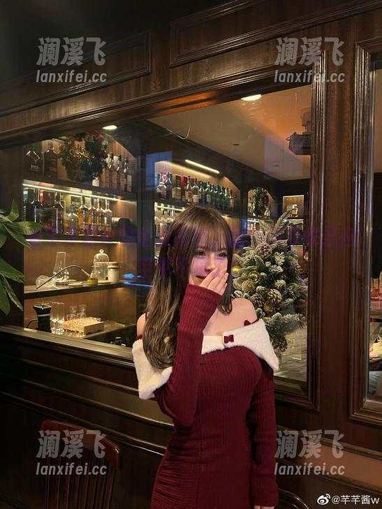 芊芊酱w 看芊芊酱w的全套吊带,我的脑袋快悬在空中不掉了!