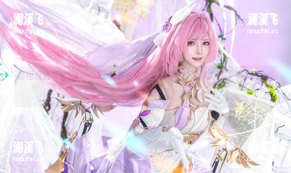 花兮_honoka 原图里的花兮_honoka正在与连衣裙进行一个无声的对话,阵阵裙摆声好像在吵架