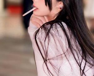 你见过cos圣女还带着小猫咪疏离感的原图吗？落落Raku绝对给你一个‘跃跃欲试’的体验！