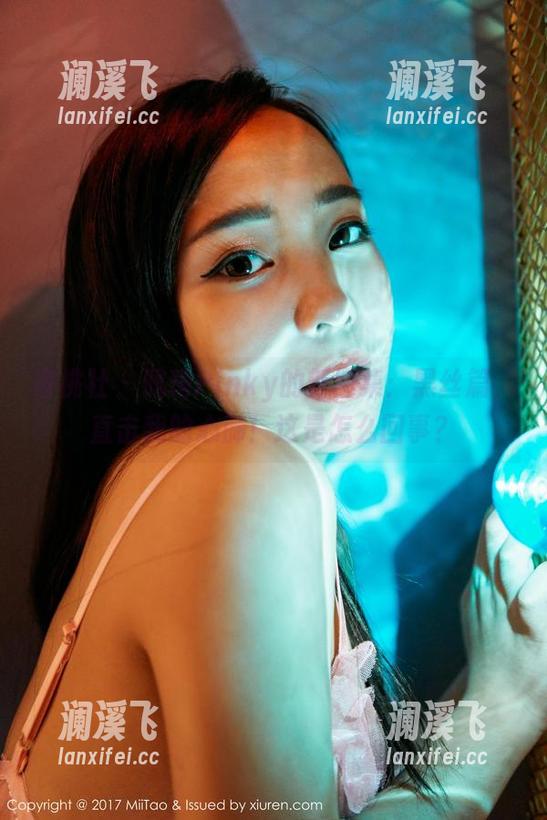 蜜桃社-佩琦Pinky 蜜桃社 - 佩琦Pinky的新图集:黑丝篇,直击我的心肺!这是怎么回事?