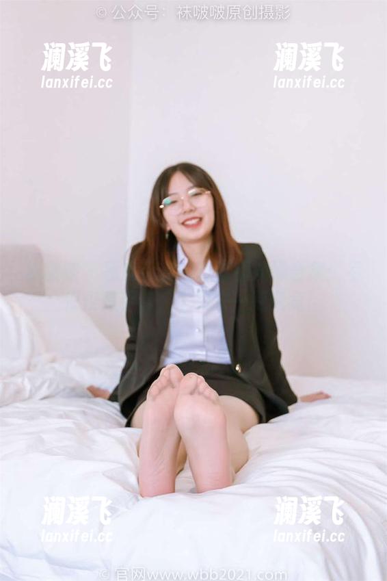 袜啵啵-甜甜圈 袜啵啵 - 黑皮手套的甜甜圈演绎合集:不仅仅是手套,下载来一探究竟!