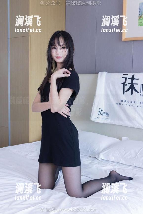 袜啵啵 - 透视苏苏的日常，原图里的白棉袜踪影
