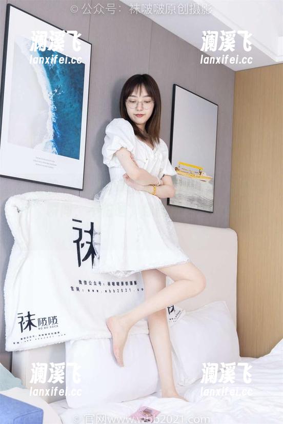 袜啵啵-雪糕 袜啵啵 - 海边写真更新!雪糕的“海滩女神”瞬间,不怕晒,你能抵挡她的魅力吗?