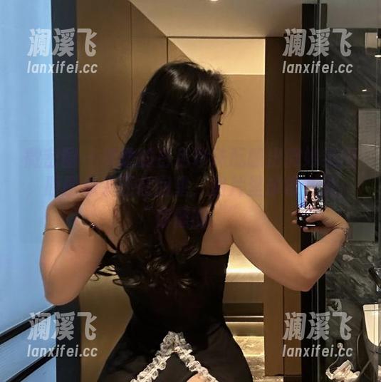 詹詹 微密圈 - 詹詹的白色珍珠酝酿出微妙氛围,原图似乎还在回望,图片里却像在说:“你懂的。”