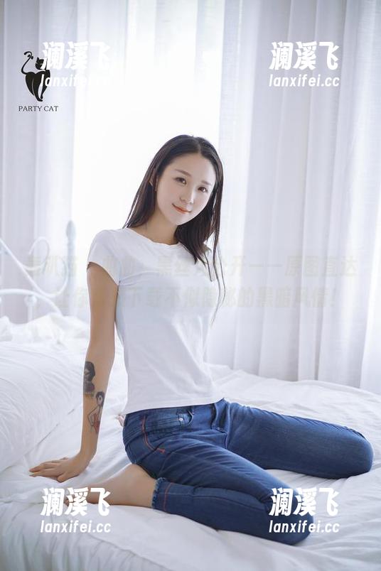 轰趴猫-曲曲 轰趴猫 - 曲曲,黑丝大公开——原图直达,让你直接下载不似隐秘的黑暗风情!