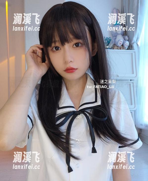 迷之呆梨 迷之呆梨化身教室女神,原图看得我不想上课了。