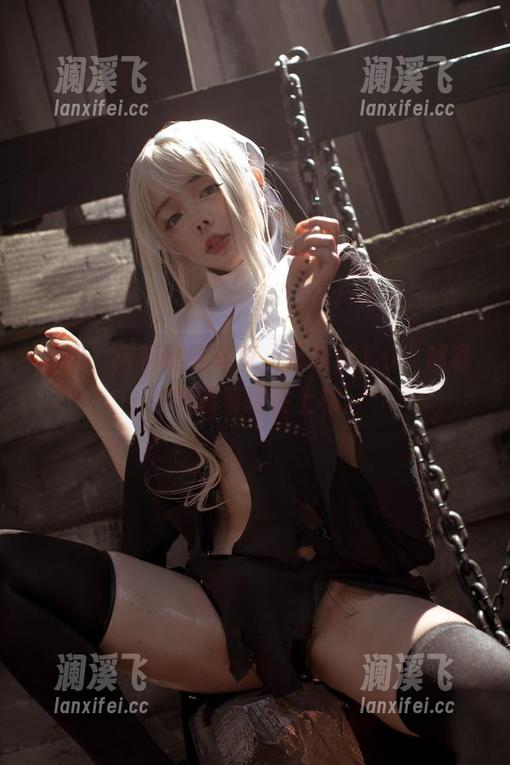 看吧，阿寨寨的写真，吊带袜1.0，越看越想顺着腿往上移。