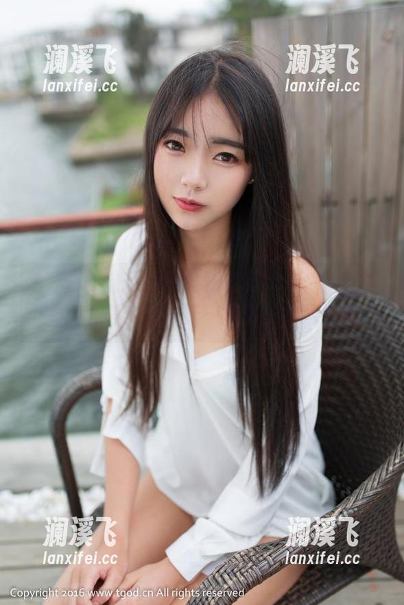 青豆客-汪佩妮 青豆客 - 汪佩妮的高跟鞋,照片里的那些石头,其实想上天—写真集原图分享