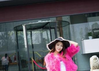 魅妍社 – 又看了一遍程小烦不烦的粉色写真，内心突然扎了个小叉。