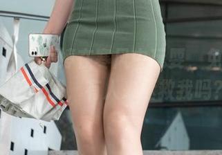 魔镜街拍 – 婷婷在寒风中玩耍，免费肉丝图包上线，有人来拯救我吗？