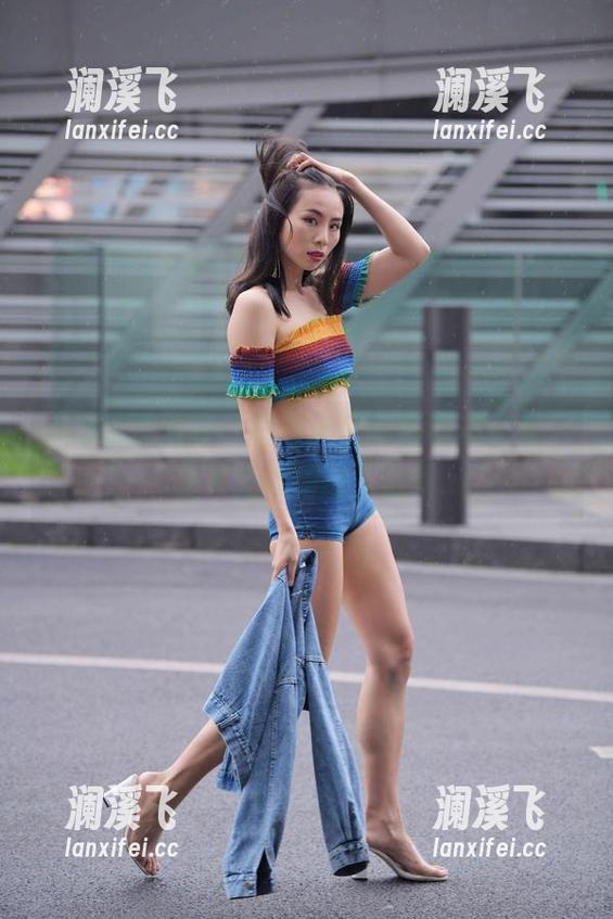 魔镜街拍 魔镜街拍定制,酷热天里的热裤美少女,图片性感得让人驻足
