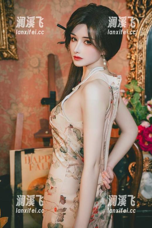 鹿八岁baby 充满活力的鹿八岁baby:图库里的裹胸短裙自拍风味